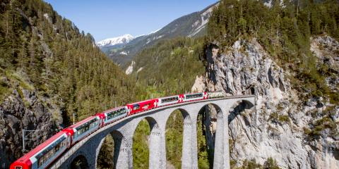 Titelbild für Mit dem Bernina- und Glacier-Express